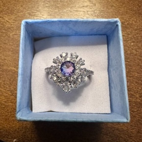 GORGEOUS Size 7 Ring Rhodium Plating - Picture 2 of 5